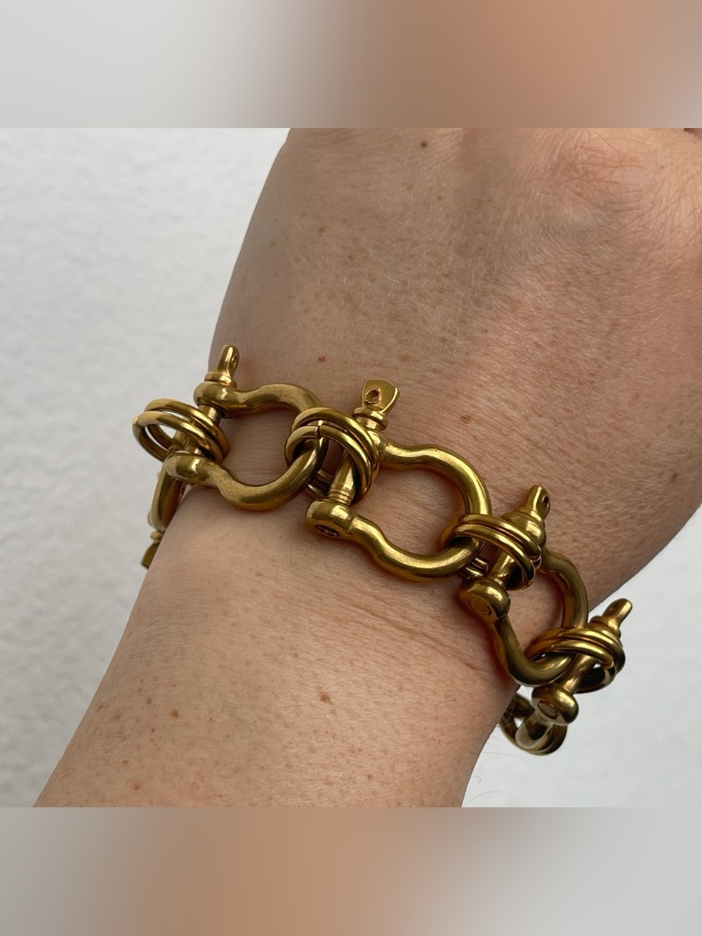 Horseshoe Polished Gold-Link Statement Bracelet for Women